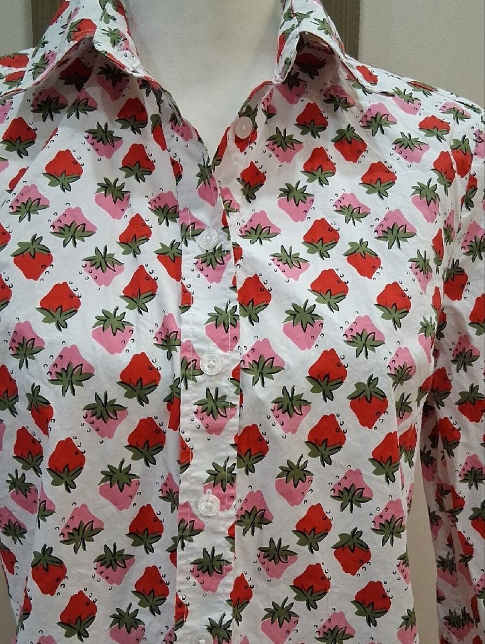 Boden Long- Sleeve Button- Front Shirt Featuring A Strawberry Pattern  Size 6R - Picture 3 of 8